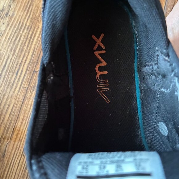 Nike Air Max 270 Black & Orange Size 11 - EUC - Picture 7 of 10